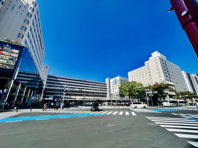 博多駅近辺のスタバ！筑紫口からアミュプラザまで、気になる営業時間を徹底解説