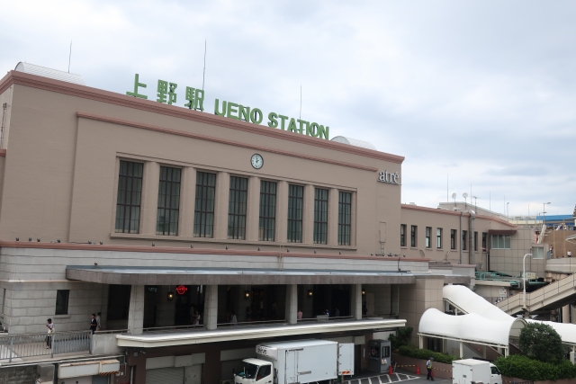 スタバ上野駅と新店舗：上野エリアの魅力的なスターバックスを巡る旅